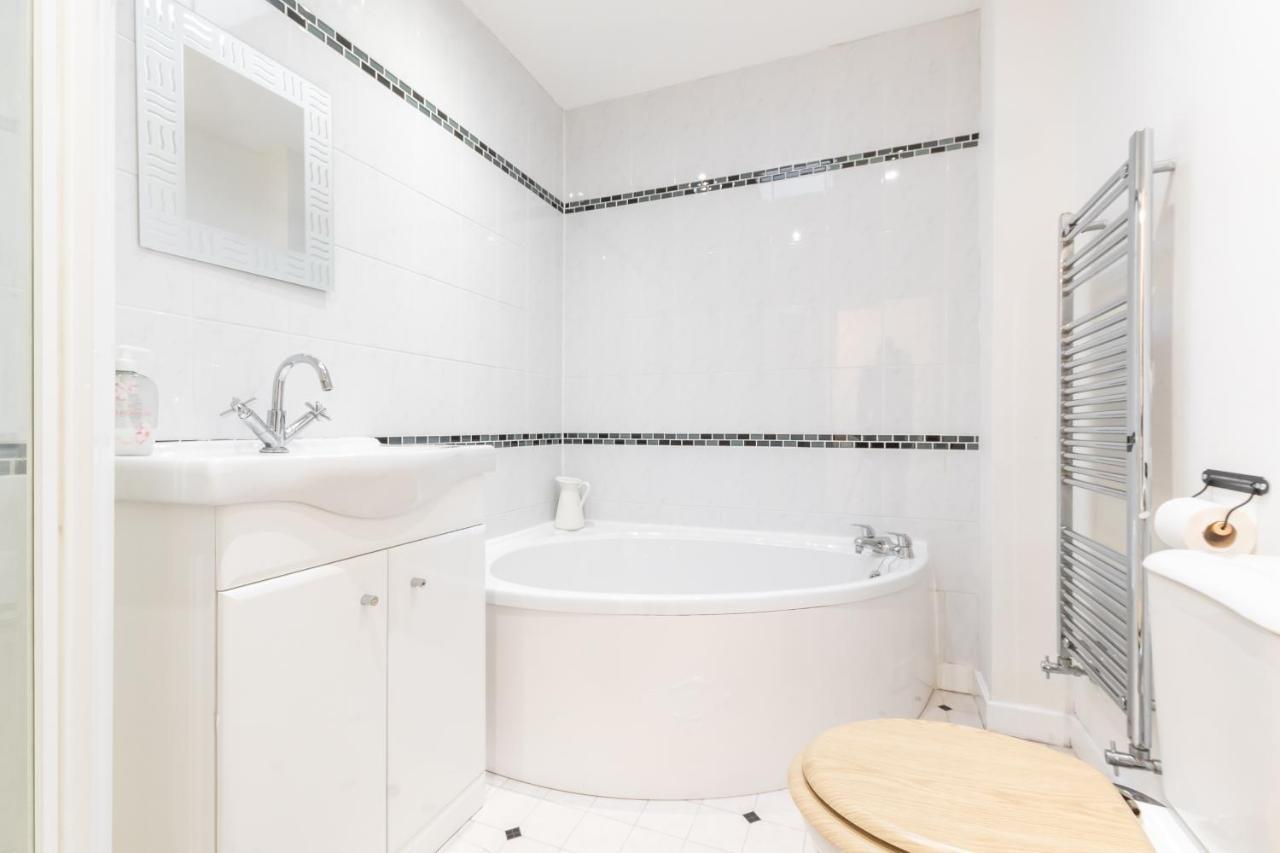 Best Price! Large Home For 4 - Smart Tv - Comfy Beds - Garden - 4 Single Beds Or 2 Doubles! Portsmouth Exterior foto